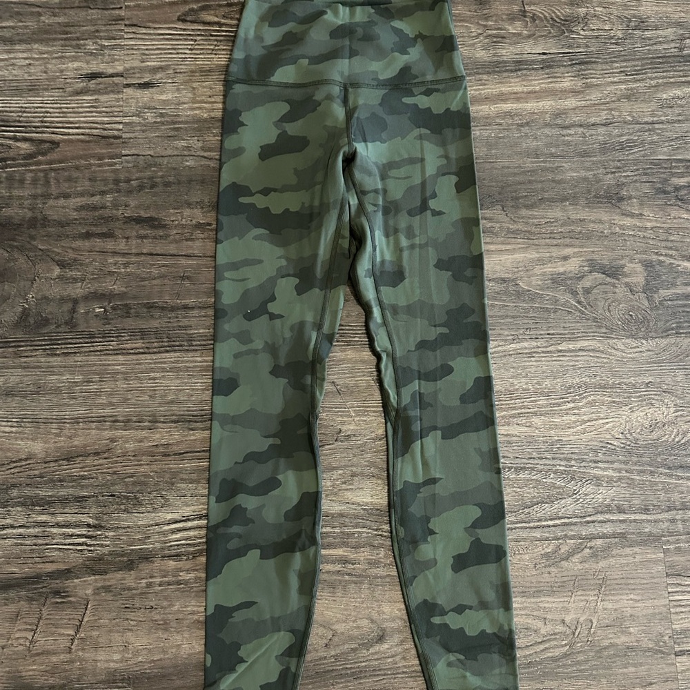 Iululemon Align™ High-Rise Pant 28"
Heritage 365 Camo Green Twill Multi
Size 4